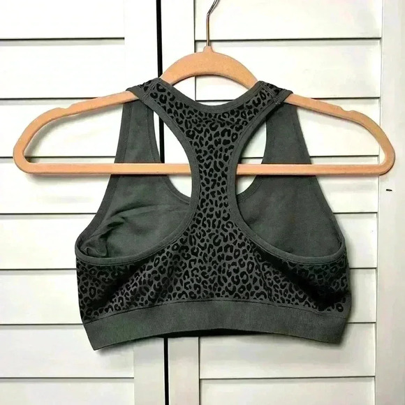 PUMA Leopard Print Sports Bra Size Medium Gray & Black - Picture 5 of 5